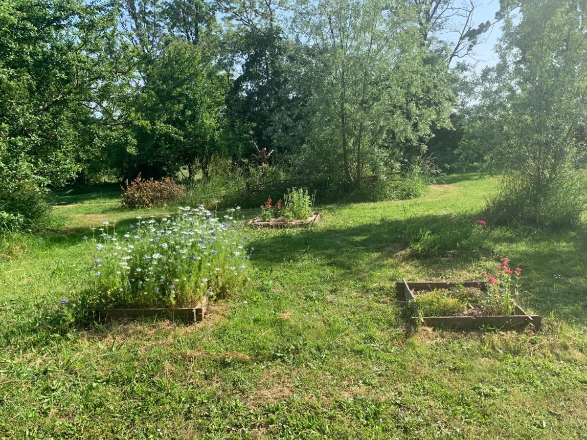 Bed and Breakfast La Ferme D'Aristide Saillenard Esterno foto
