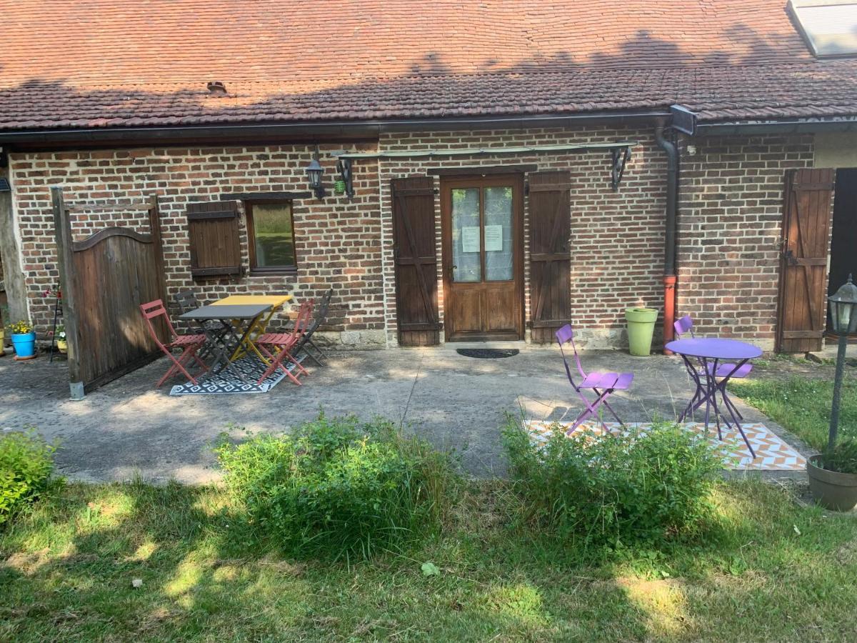 Bed and Breakfast La Ferme D'Aristide Saillenard Esterno foto
