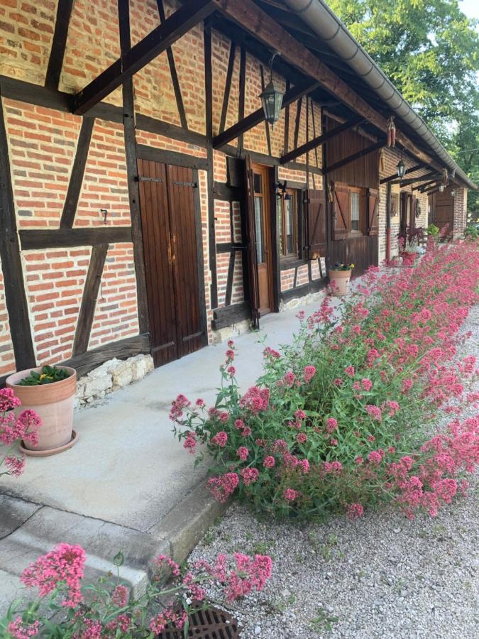 Bed and Breakfast La Ferme D'Aristide Saillenard Esterno foto